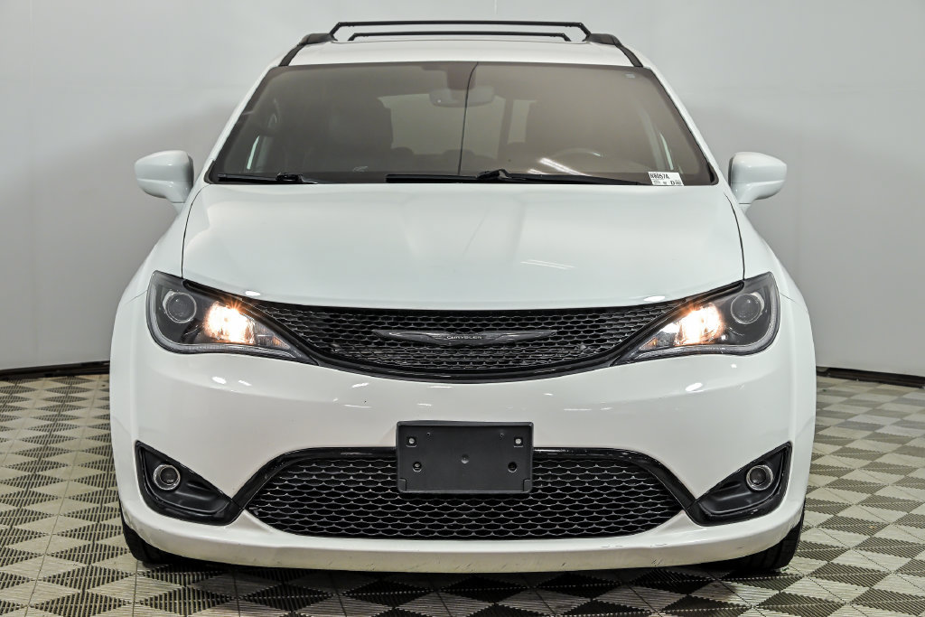 Used 2020 Chrysler Pacifica Touring-L Plus w/ S Appearance Package FWD image 4