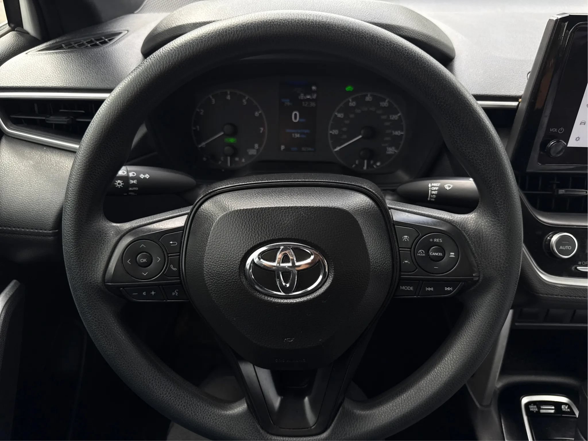 Used 2025 Toyota Corolla Cross AWD Hybrid image 29