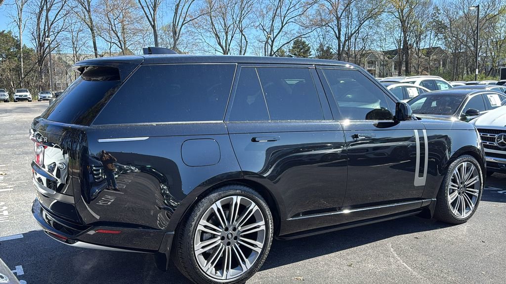 Used 2023 Land Rover Range Rover SE image 3