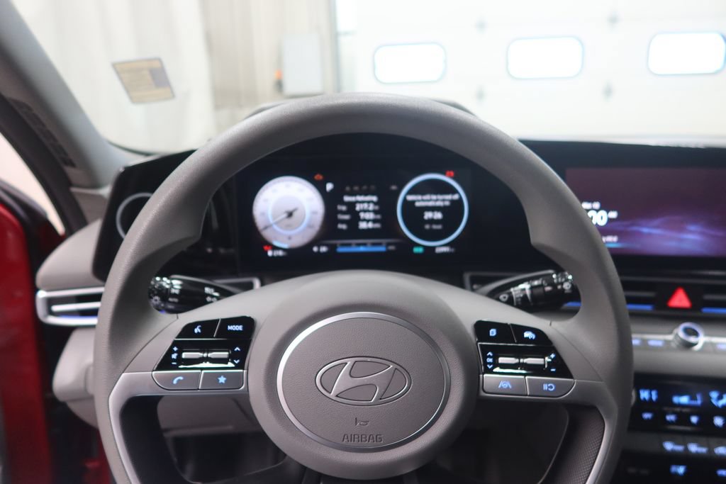 Used 2024 Hyundai Elantra Blue FWD image 16