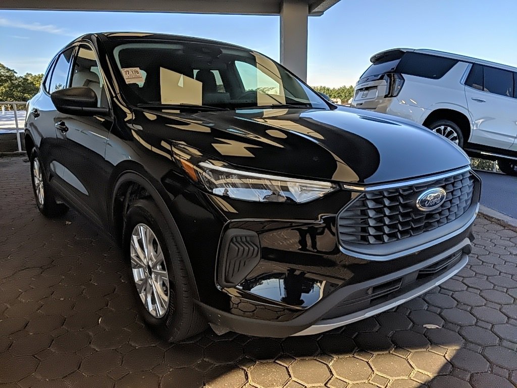 Certified 2023 Ford Escape Active image 3