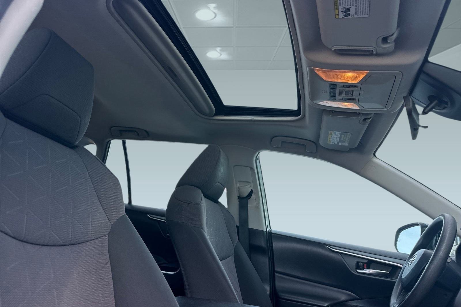 Used 2019 Toyota RAV4 XLE w/ Carpet Mat Package image 29