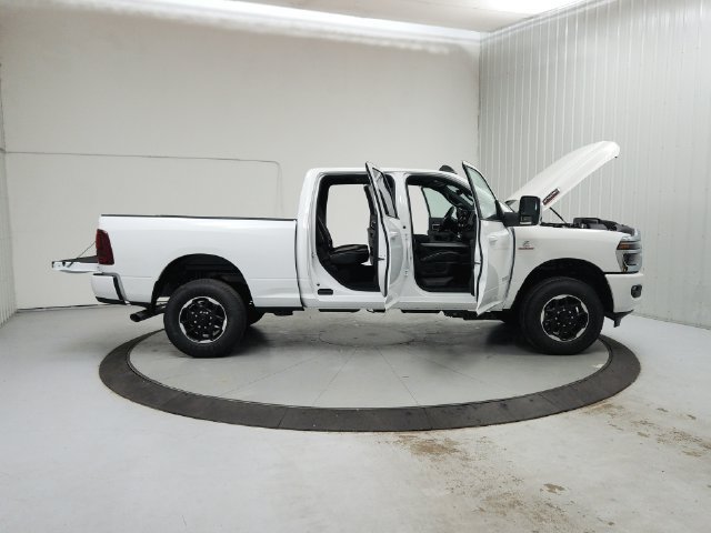 New 2026 RAM 2500 Laramie AWD/4WD image 17