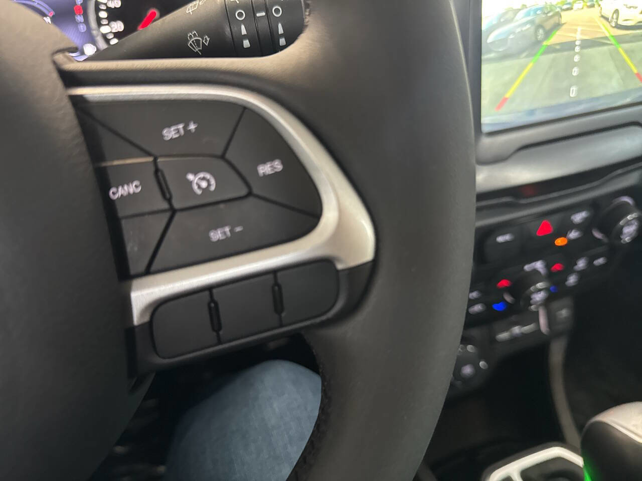 Used 2021 Jeep Renegade Latitude image 28