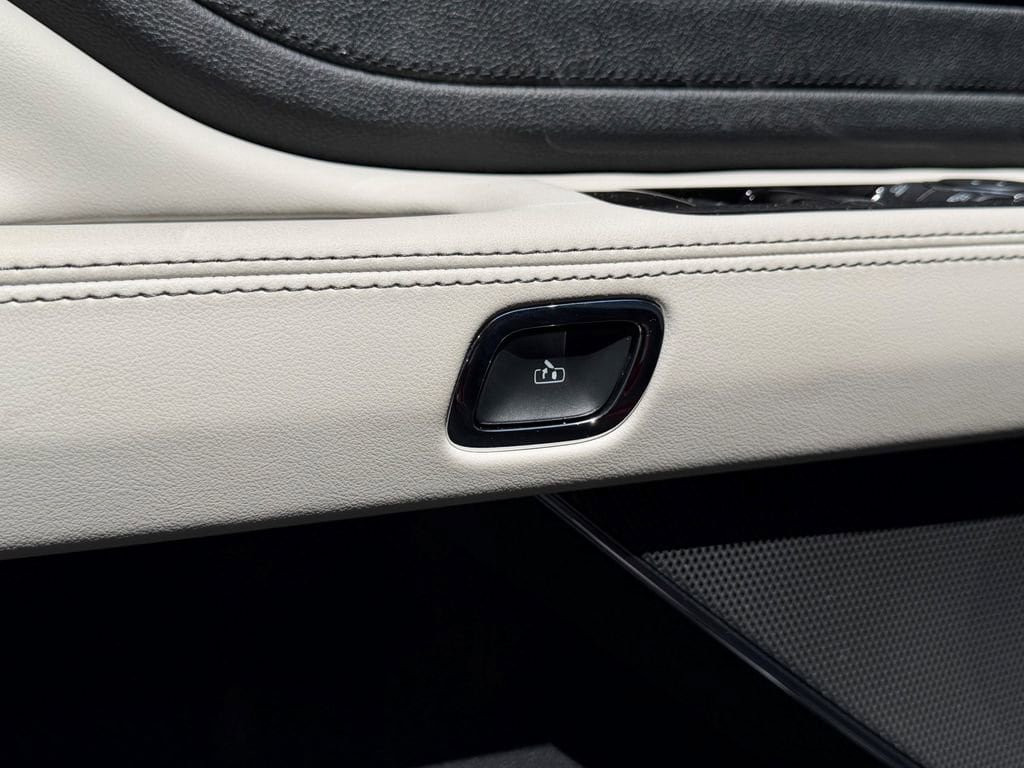 New 2026 Lincoln Aviator AWD image 19