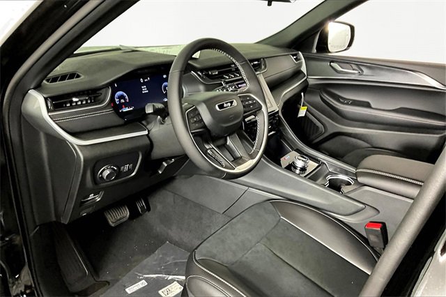 New 2025 Jeep Grand Cherokee L Altitude image 8