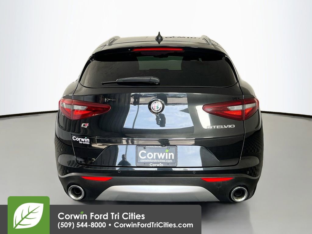 Used 2018 Alfa Romeo Stelvio Ti AWD/4WD image 14