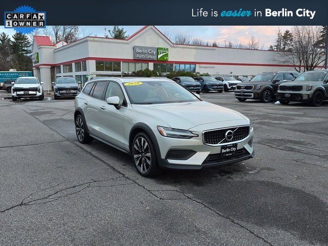 Used 2020 Volvo V60 T5 Cross Country image 1