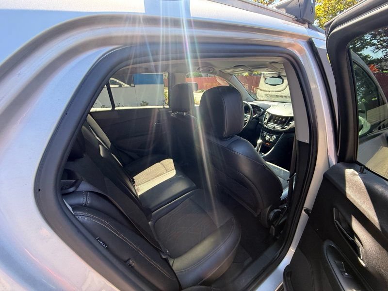 Used 2019 Chevrolet Trax LT w/ Redline Edition AWD/4WD image 10