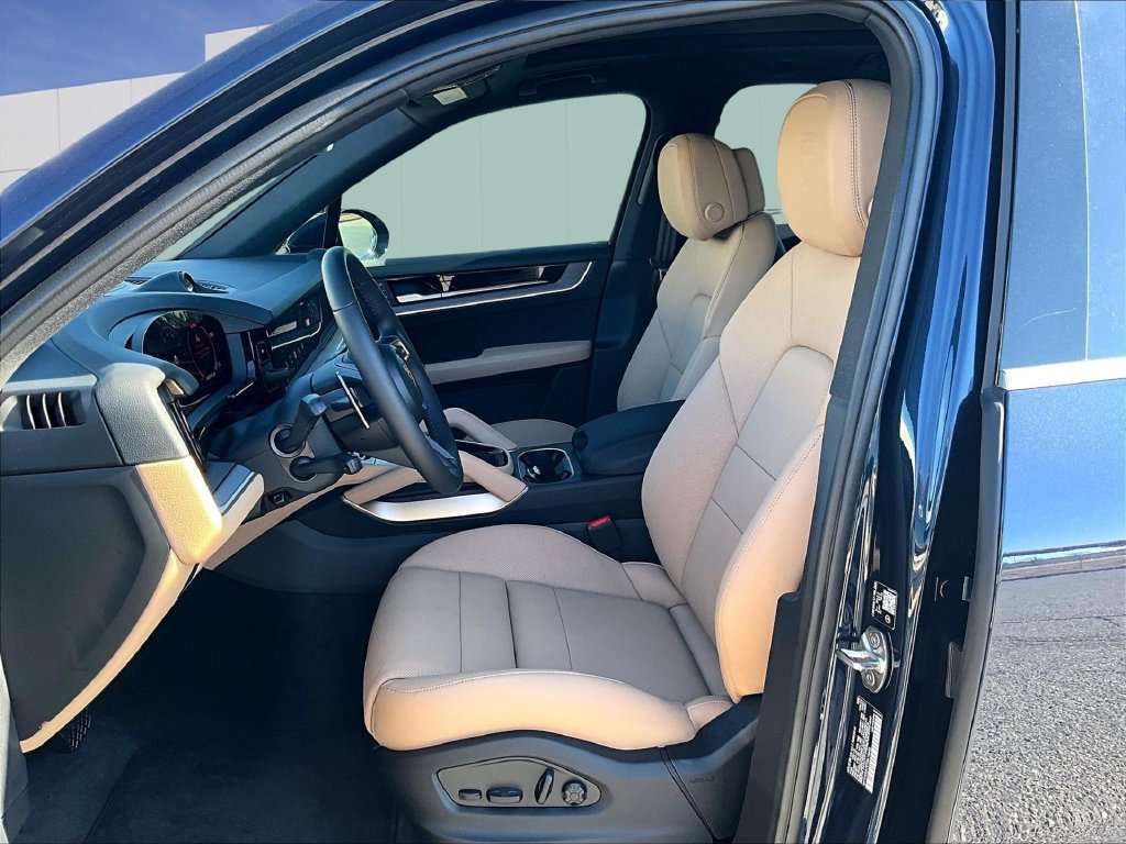 Certified 2026 Porsche Cayenne E-Hybrid AWD/4WD image 5
