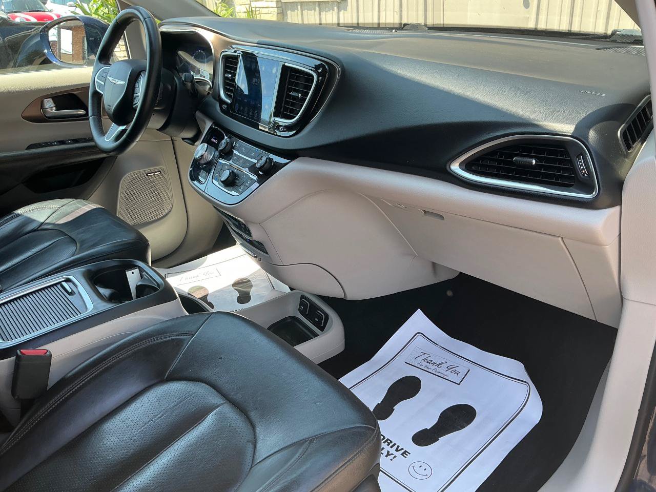 Used 2017 Chrysler Pacifica Touring-L Plus w/ Advanced Safetytec Group FWD image 9