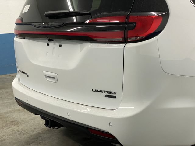 New 2026 Chrysler Pacifica Limited w/ S Appearance Package AWD/4WD image 39