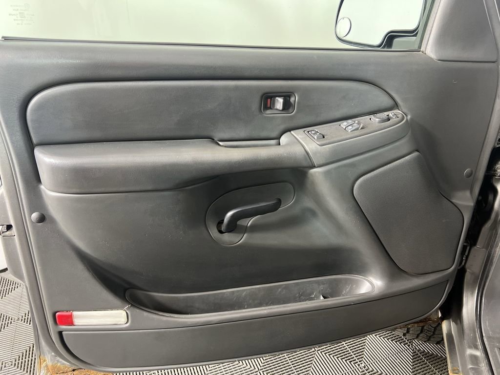 Used 2007 Chevrolet Silverado 2500 W/T w/ Skid Plate Package AWD/4WD image 18