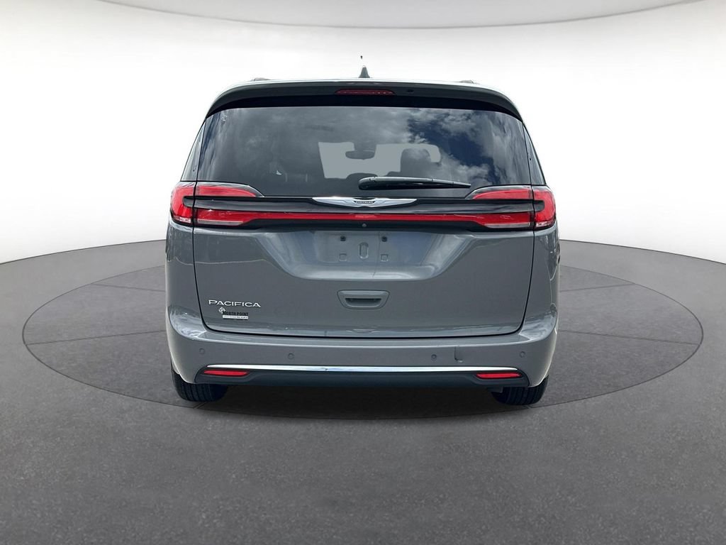 Certified 2022 Chrysler Pacifica Touring-L FWD image 4