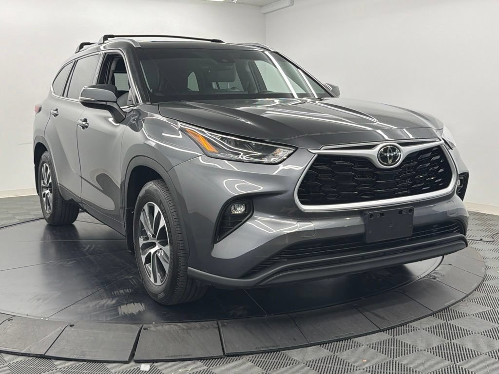 Used 2022 Toyota Highlander XLE FWD image 8