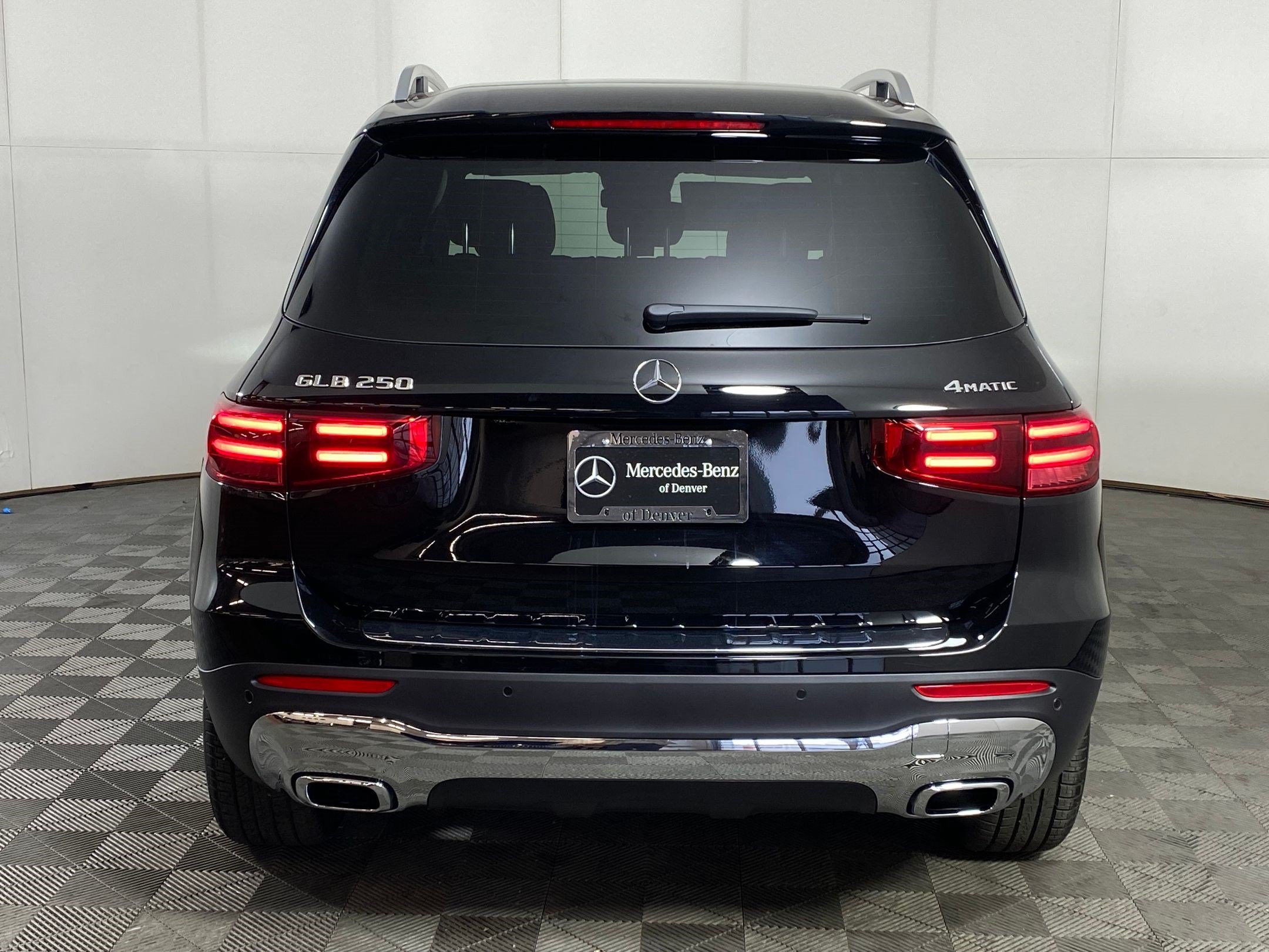 Used 2026 Mercedes-Benz GLB 250 4MATIC image 10