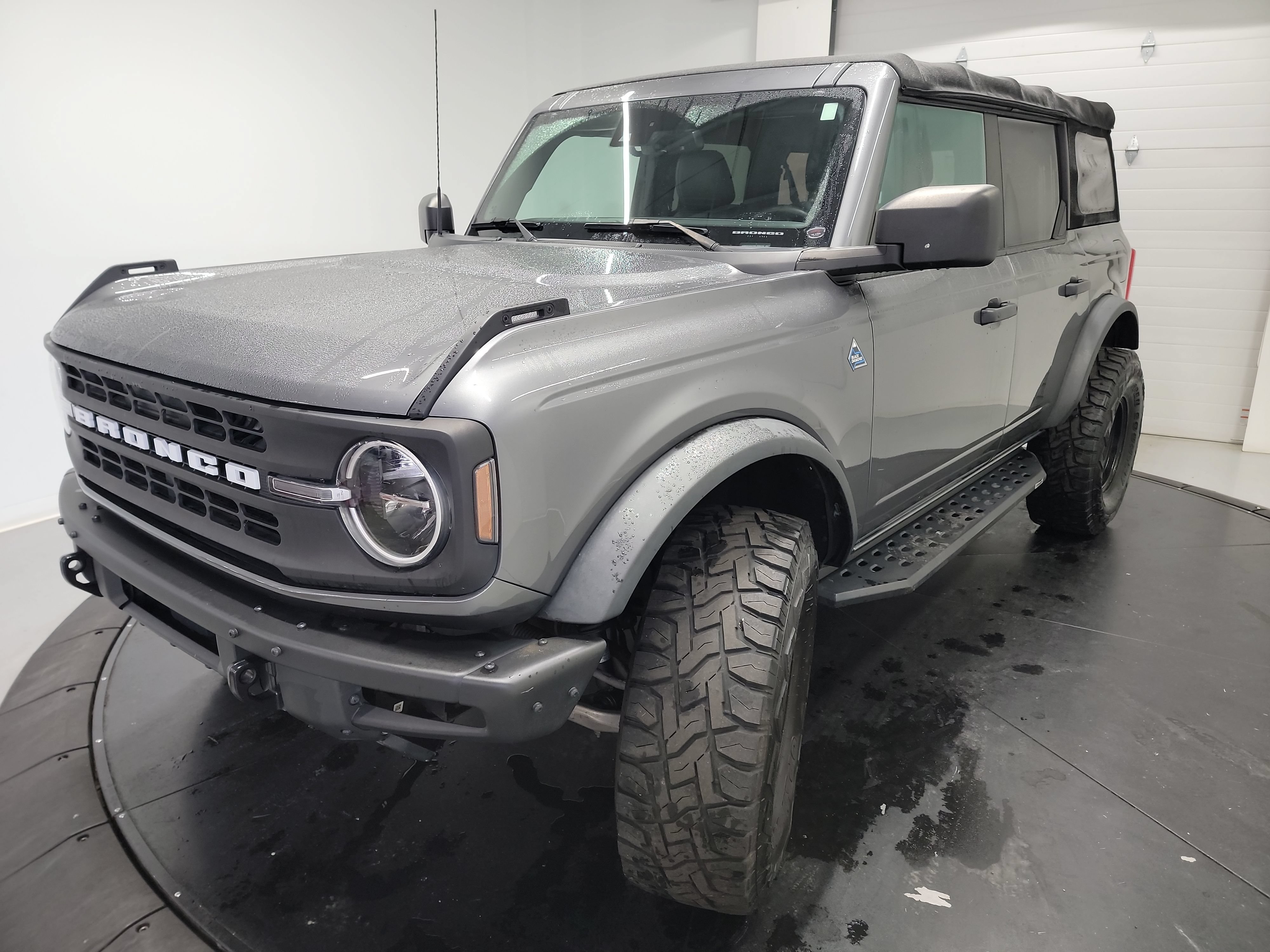 Used 2021 Ford Bronco Black Diamond AWD/4WD image 3