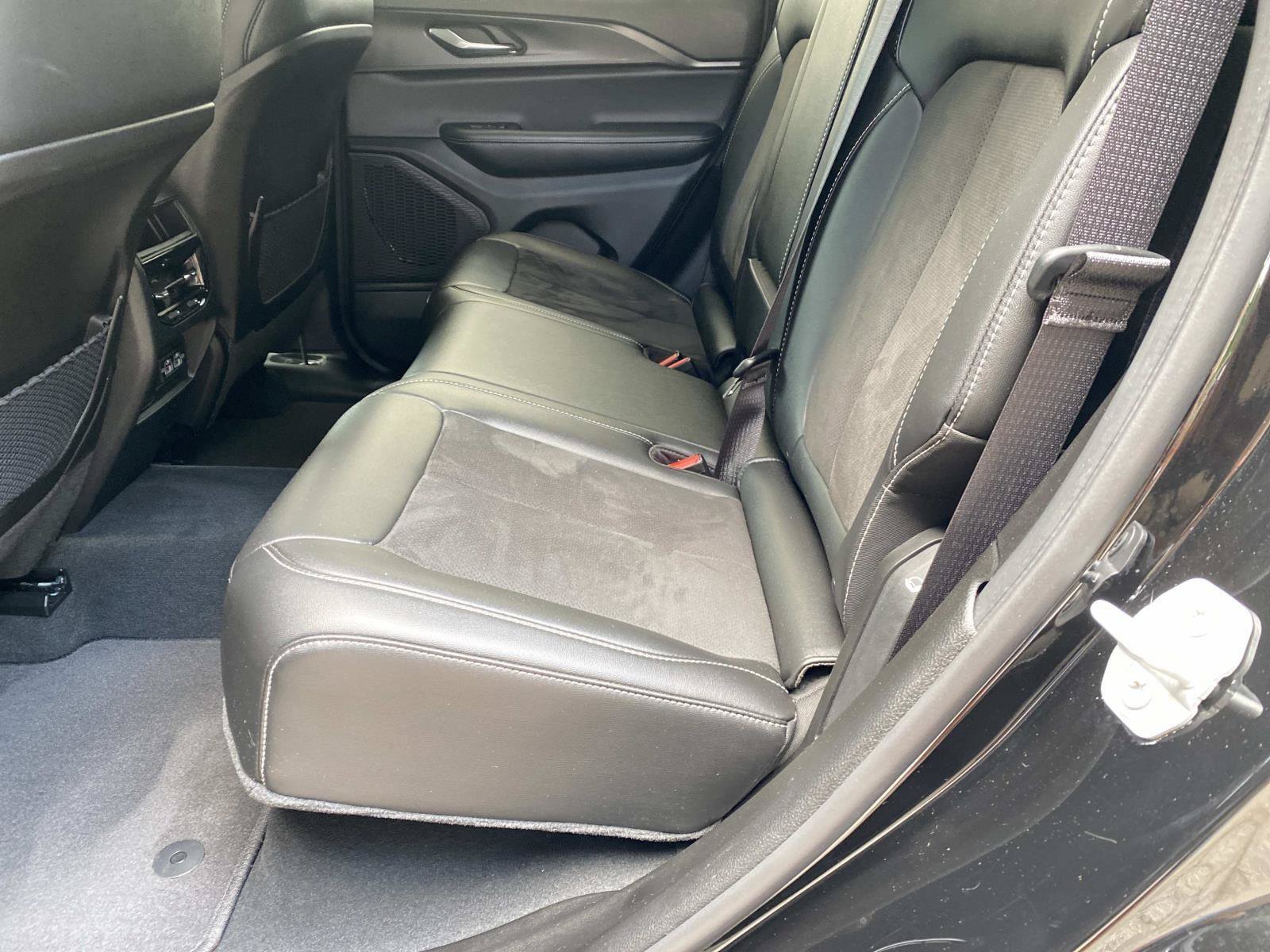 Used 2024 Jeep Grand Cherokee Altitude RWD image 18