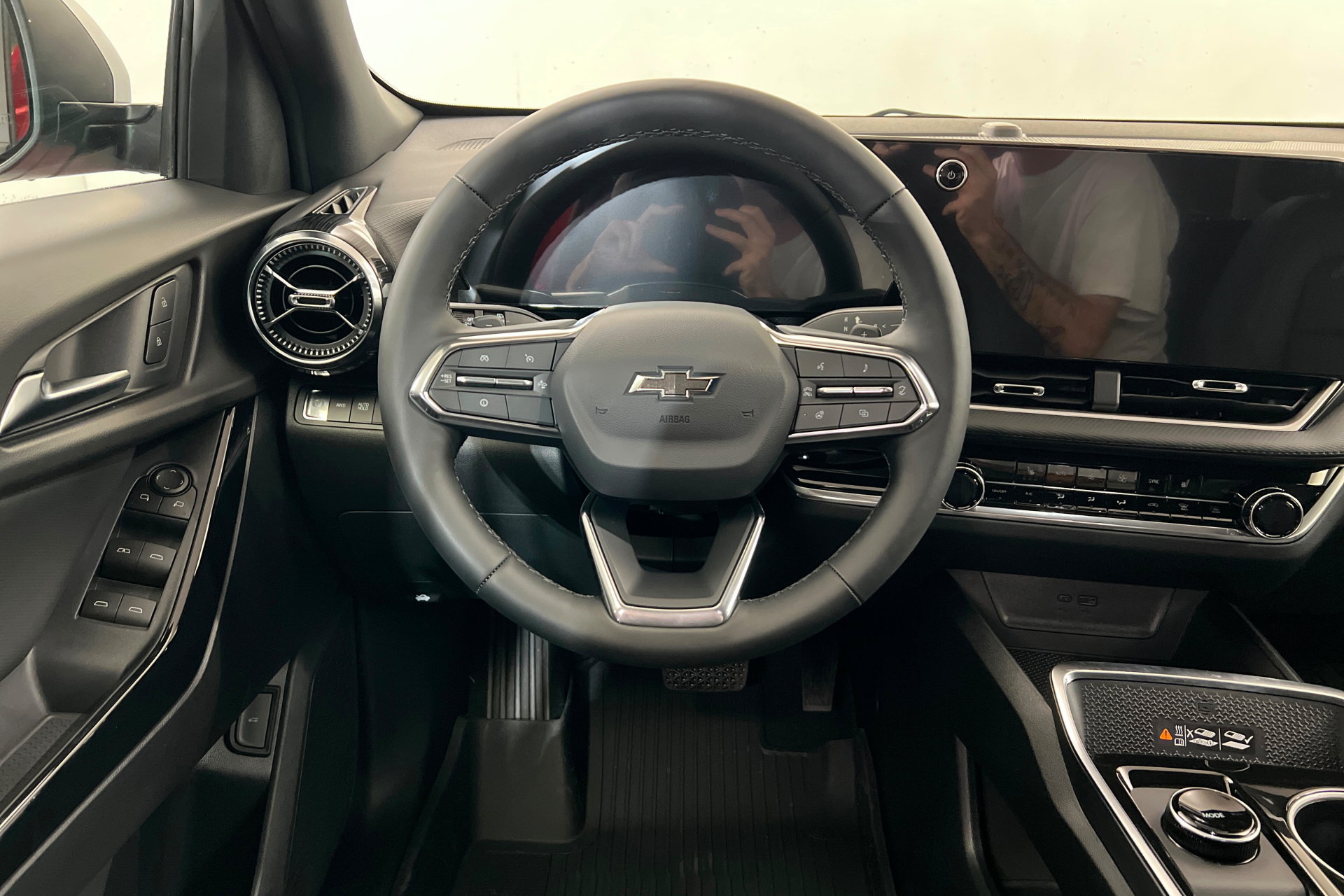 New 2026 Chevrolet Equinox LT w/ Convenience Package II AWD/4WD image 13