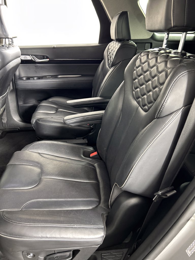 Used 2022 Hyundai Palisade Limited w/ Cargo Package FWD image 16