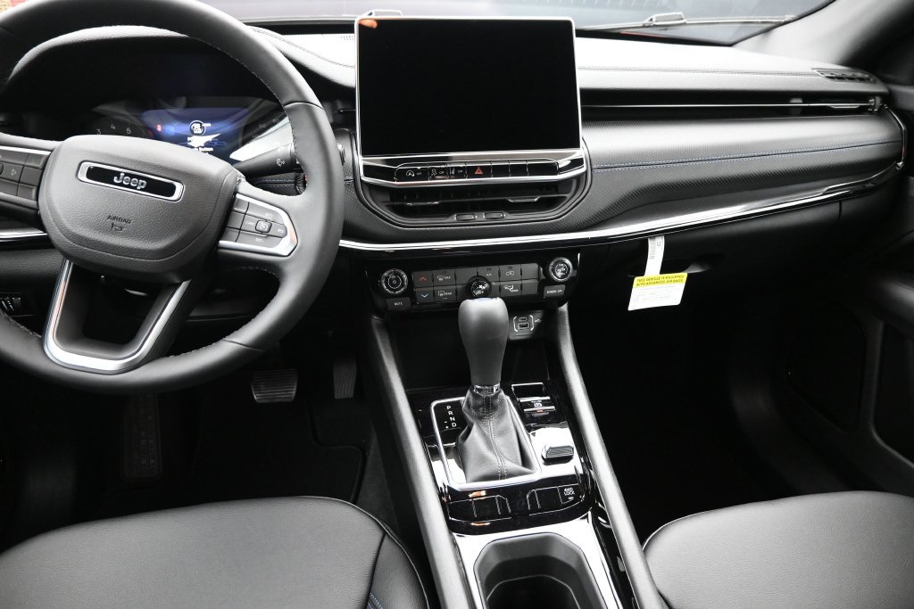 New 2026 Jeep Compass Latitude AWD/4WD image 4