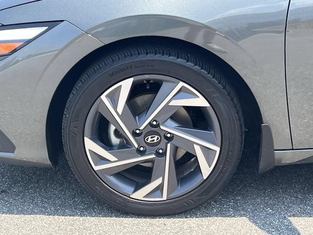 Certified 2025 Hyundai Elantra Sport FWD image 36