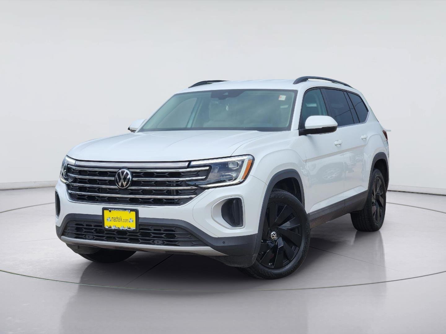 Used 2024 Volkswagen Atlas SE w/ Black Wheel Package