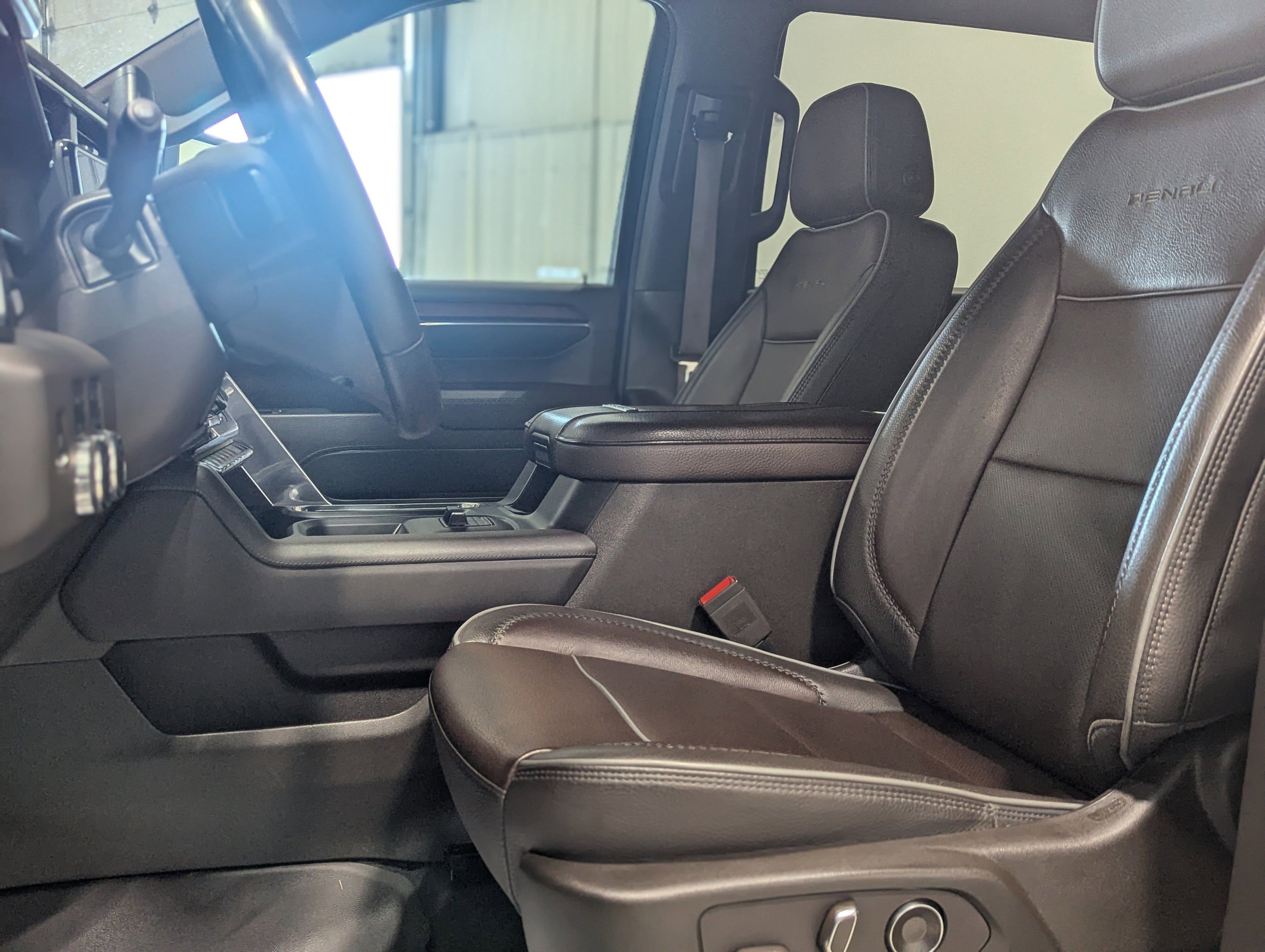 Used 2024 GMC Sierra 3500 Denali w/ Denali Reserve Package image 12