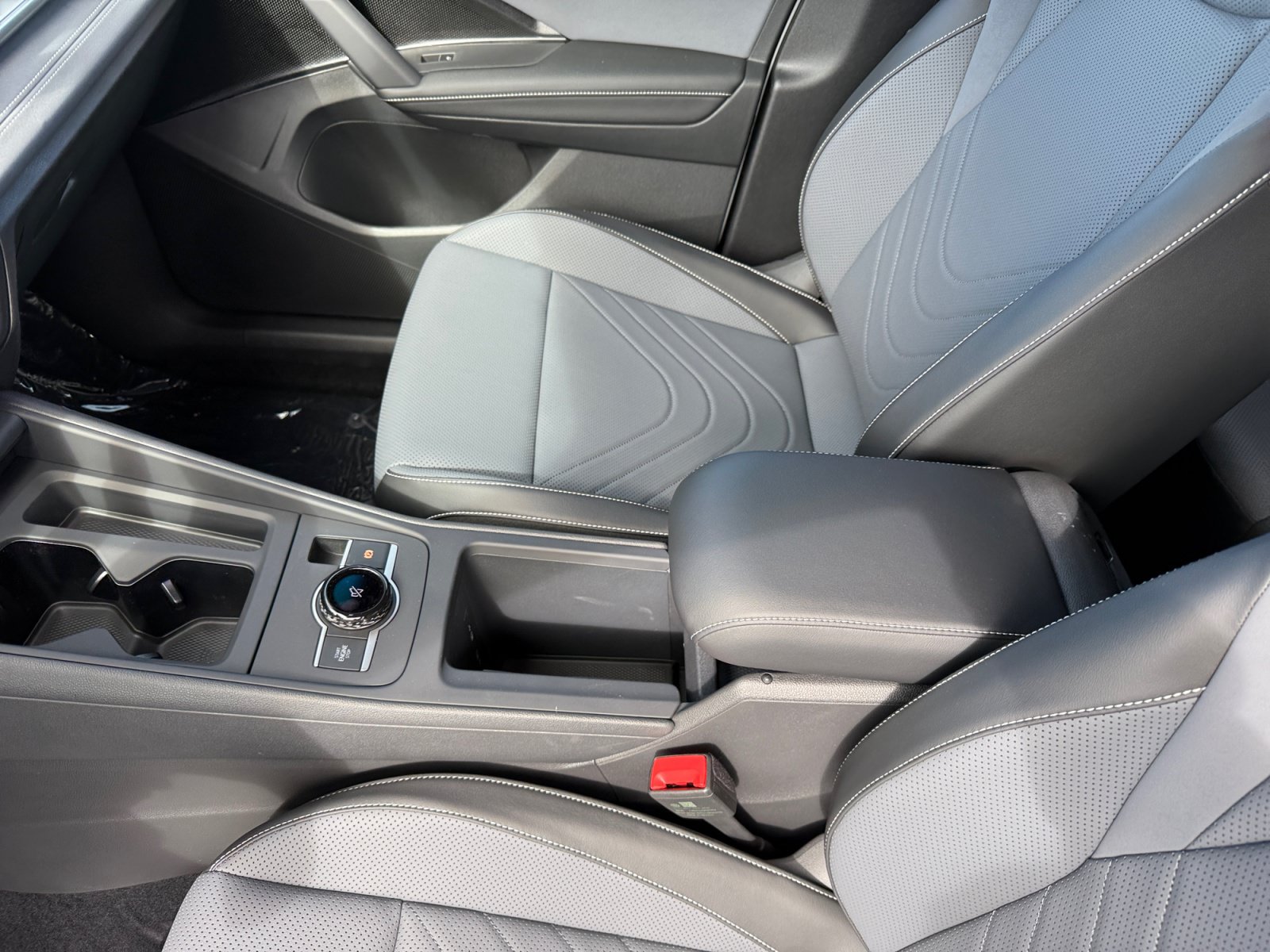 New 2026 Volkswagen Tiguan SE R-Line AWD/4WD image 14