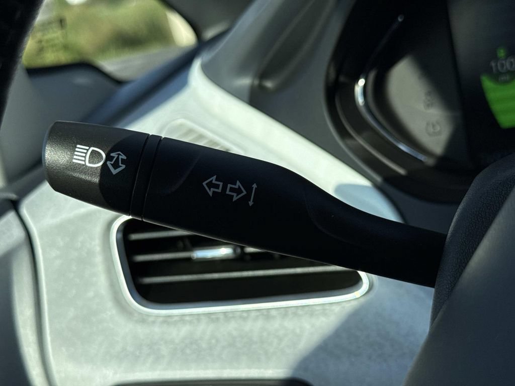 Used 2019 Chevrolet Bolt Premier FWD image 11