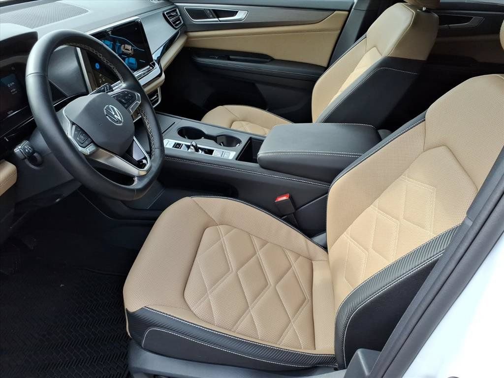 Used 2025 Volkswagen Atlas Cross Sport SE AWD/4WD image 11