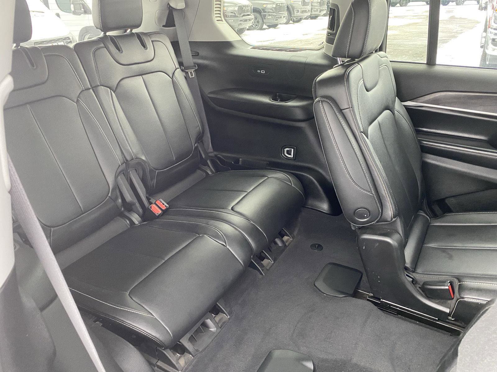 Used 2023 Jeep Grand Cherokee L Limited image 28