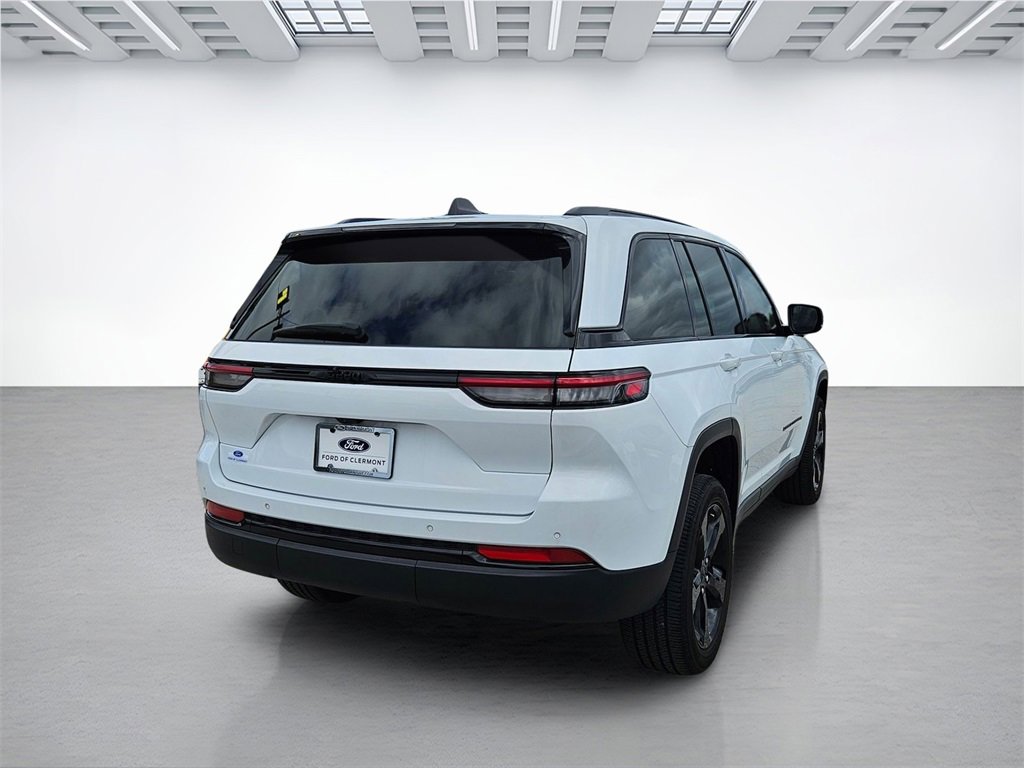 Used 2024 Jeep Grand Cherokee Altitude image 5