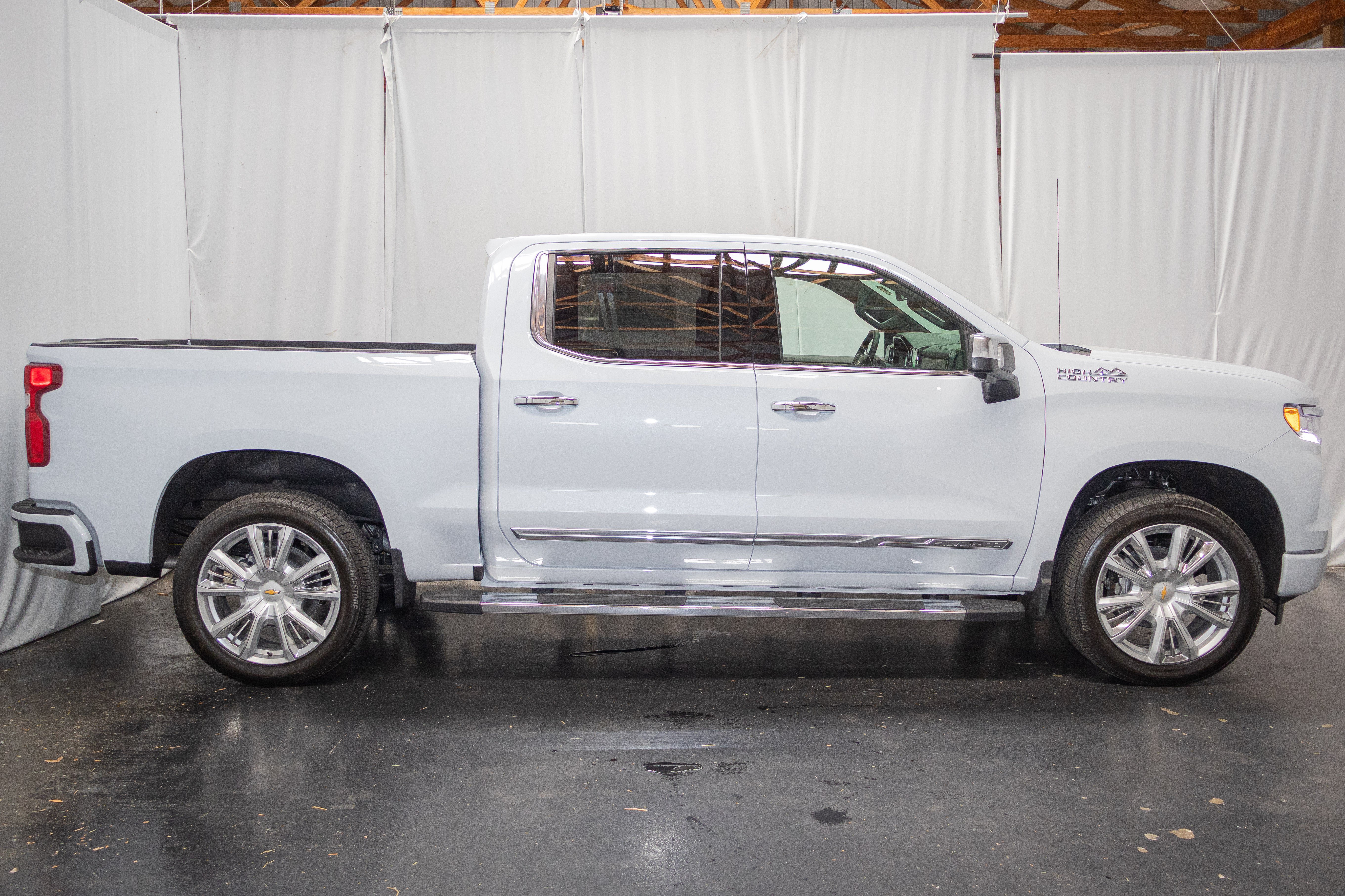 New 2026 Chevrolet Silverado 1500 High Country w/ High Country Premium Package AWD/4WD image 6