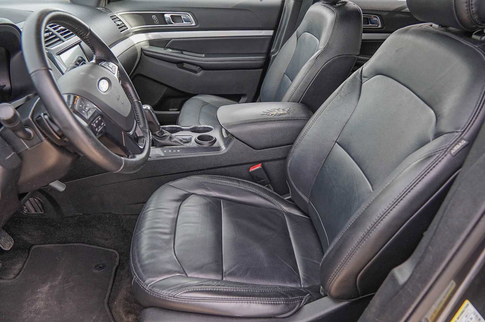 Used 2017 Ford Explorer XLT w/ Equipment Group 202A image 10