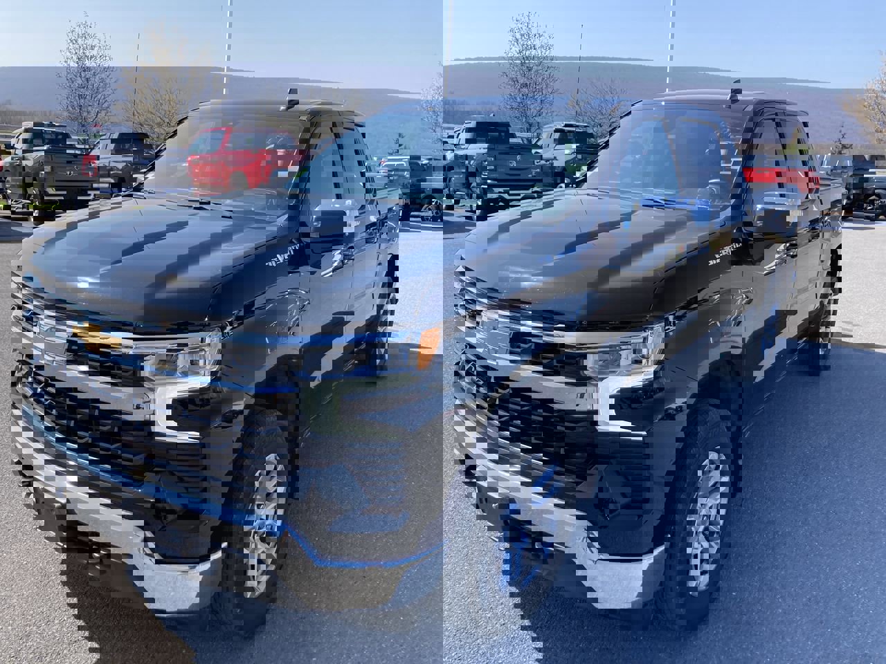 Used 2023 Chevrolet Silverado 1500 LT image 3