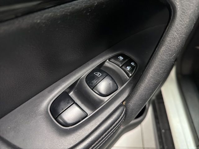 Used 2018 Nissan Rogue S image 11