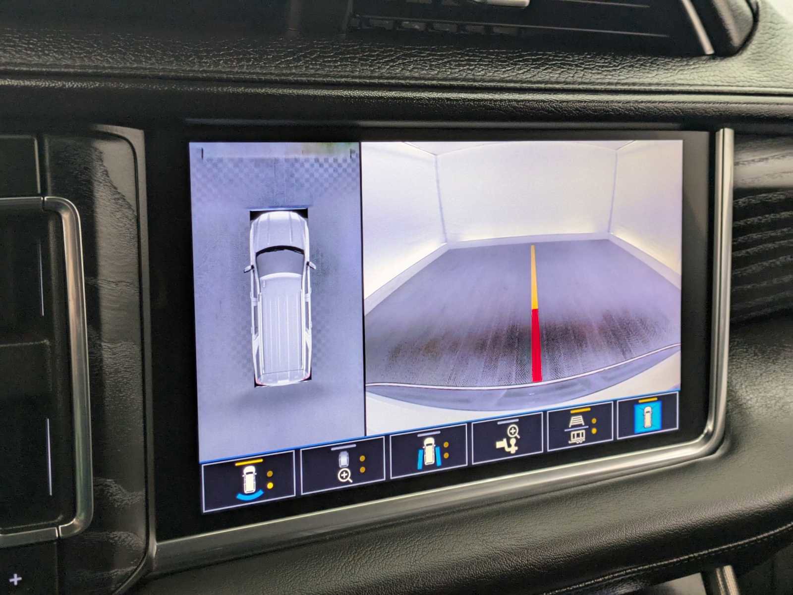 Used 2021 GMC Yukon XL Denali w/ Denali Premium Package image 33