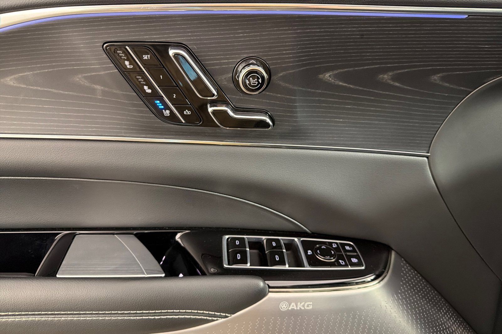 Used 2024 Cadillac Lyriq Luxury image 10