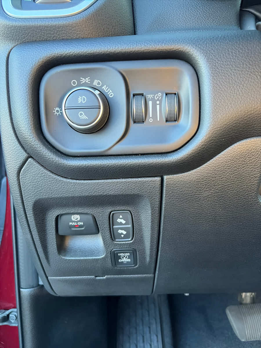 Used 2025 RAM 1500 Big Horn AWD/4WD image 22