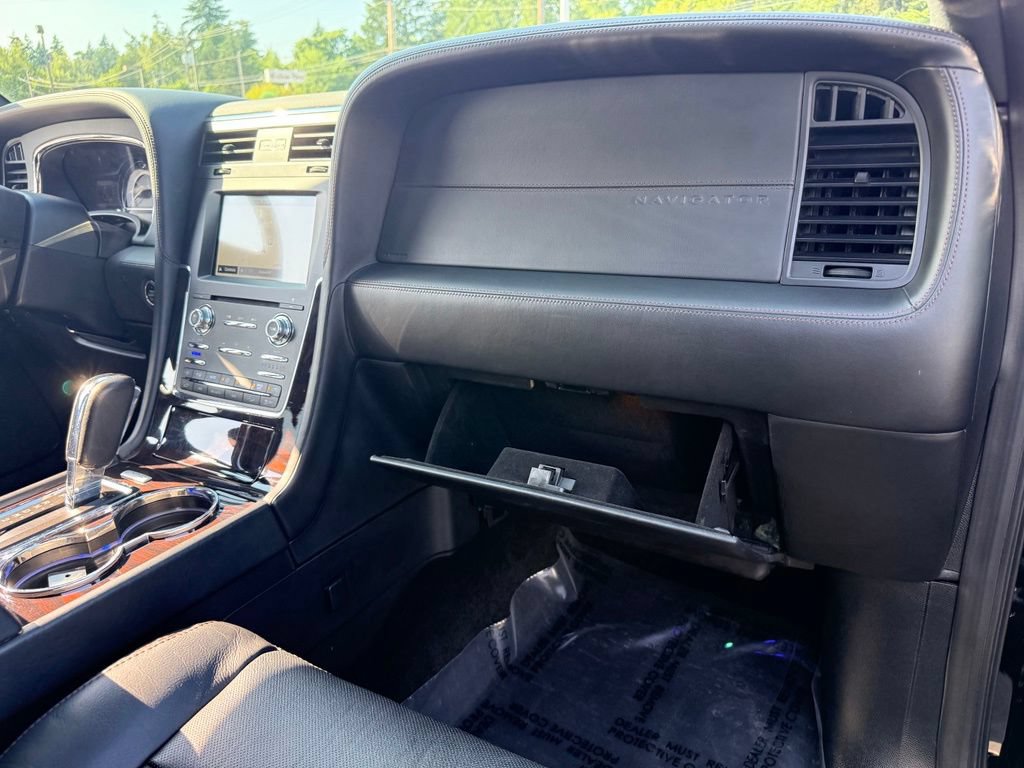 Used 2017 Lincoln Navigator Reserve AWD/4WD image 33