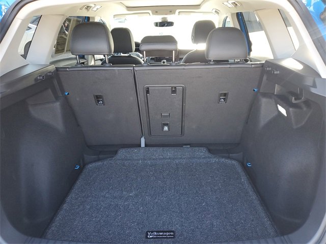 Certified 2025 Volkswagen Taos SE image 9