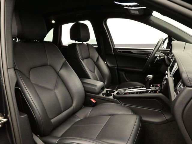 Certified 2025 Porsche Macan image 18
