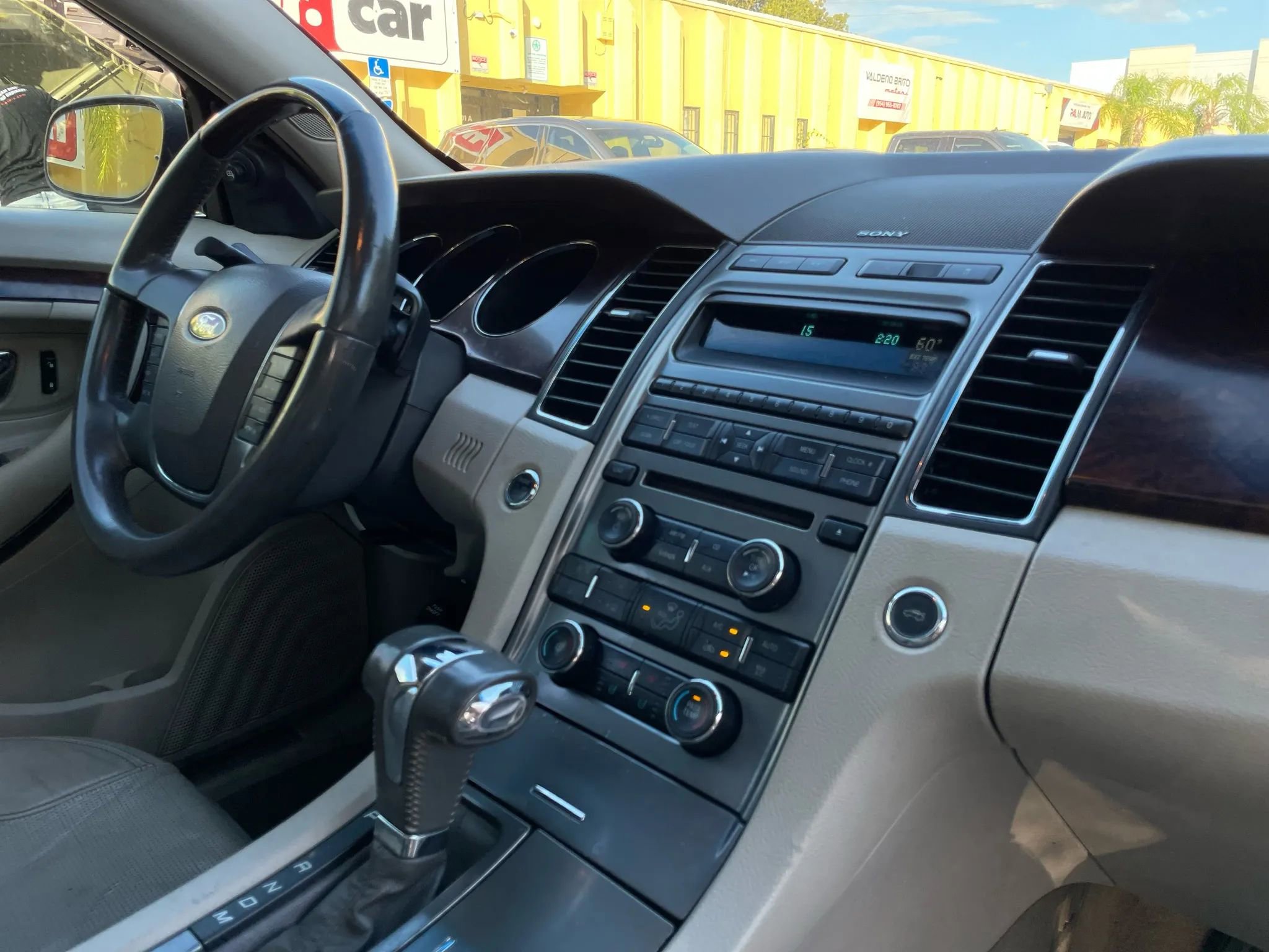 Used 2010 Ford Taurus Limited image 20