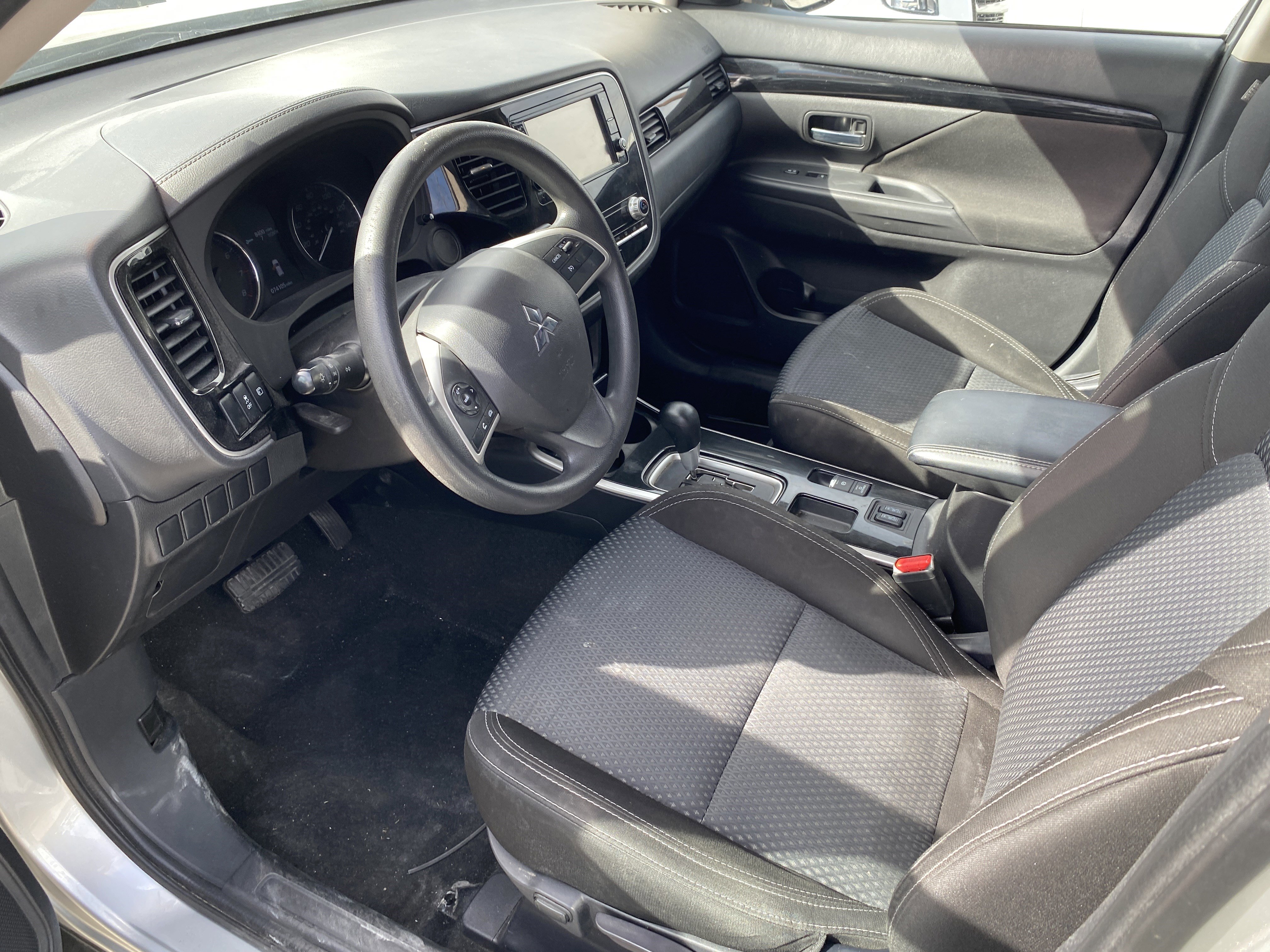 Used 2020 Mitsubishi Outlander ES image 10