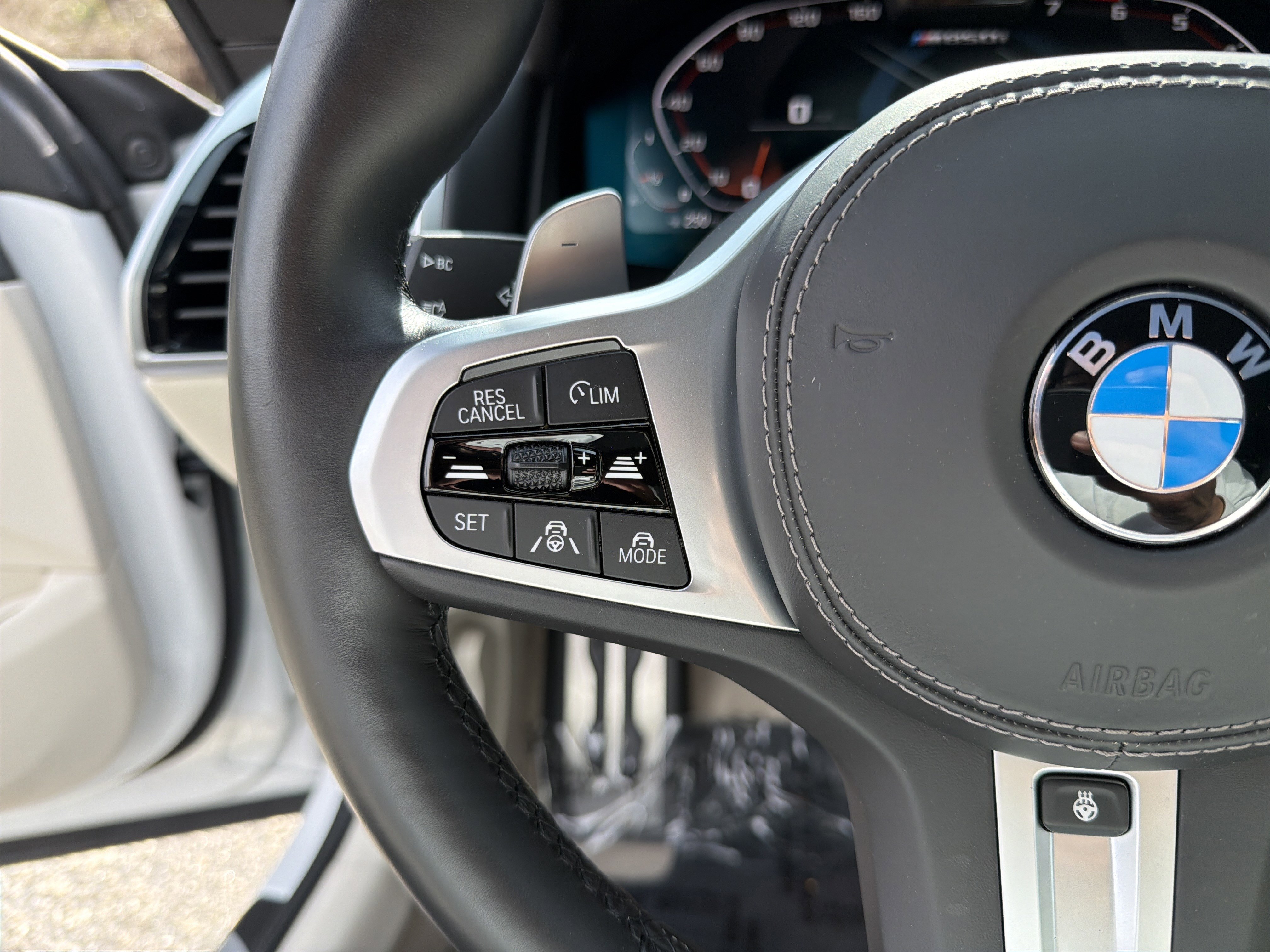 Used 2022 BMW M850i xDrive M850i xDrive Convertible w/ M Carbon Exterior Package image 30