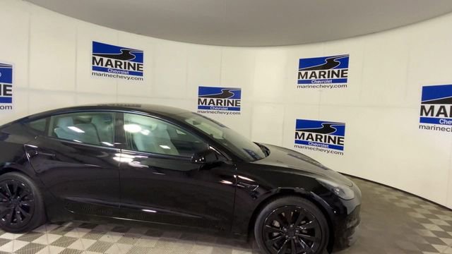 Used 2023 Tesla Model 3 Standard Range image 3