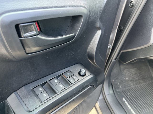 Used 2020 Toyota Tacoma SR w/ SR Convenience Package RWD image 24