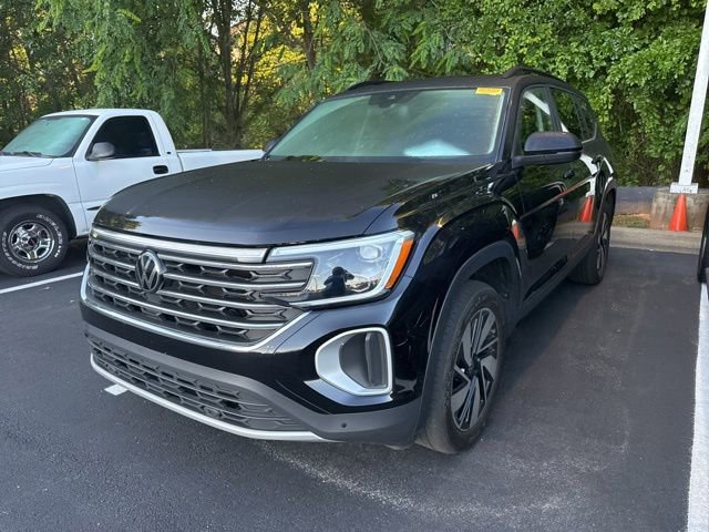 Used 2024 Volkswagen Atlas SE w/ Panoramic Sunroof Package FWD image 12