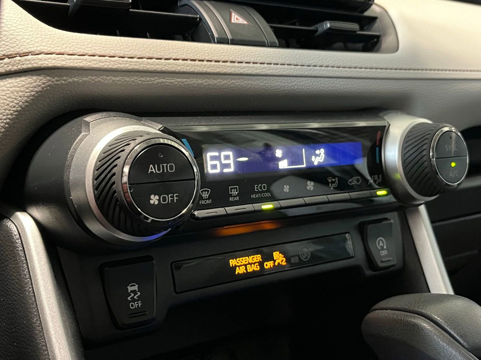 Used 2020 Toyota RAV4 XLE w/ All Weather Liner Package image 24